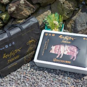 Jeju Black Pork Gift Set 1.8kg (Pork Belly + Front Leg + Special Sauce + Herb Salt) product image