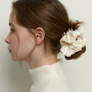 lace velvet scrunch-cream product image