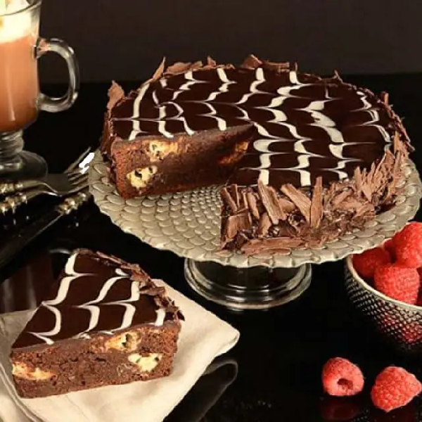 Tempting brownie cake product image