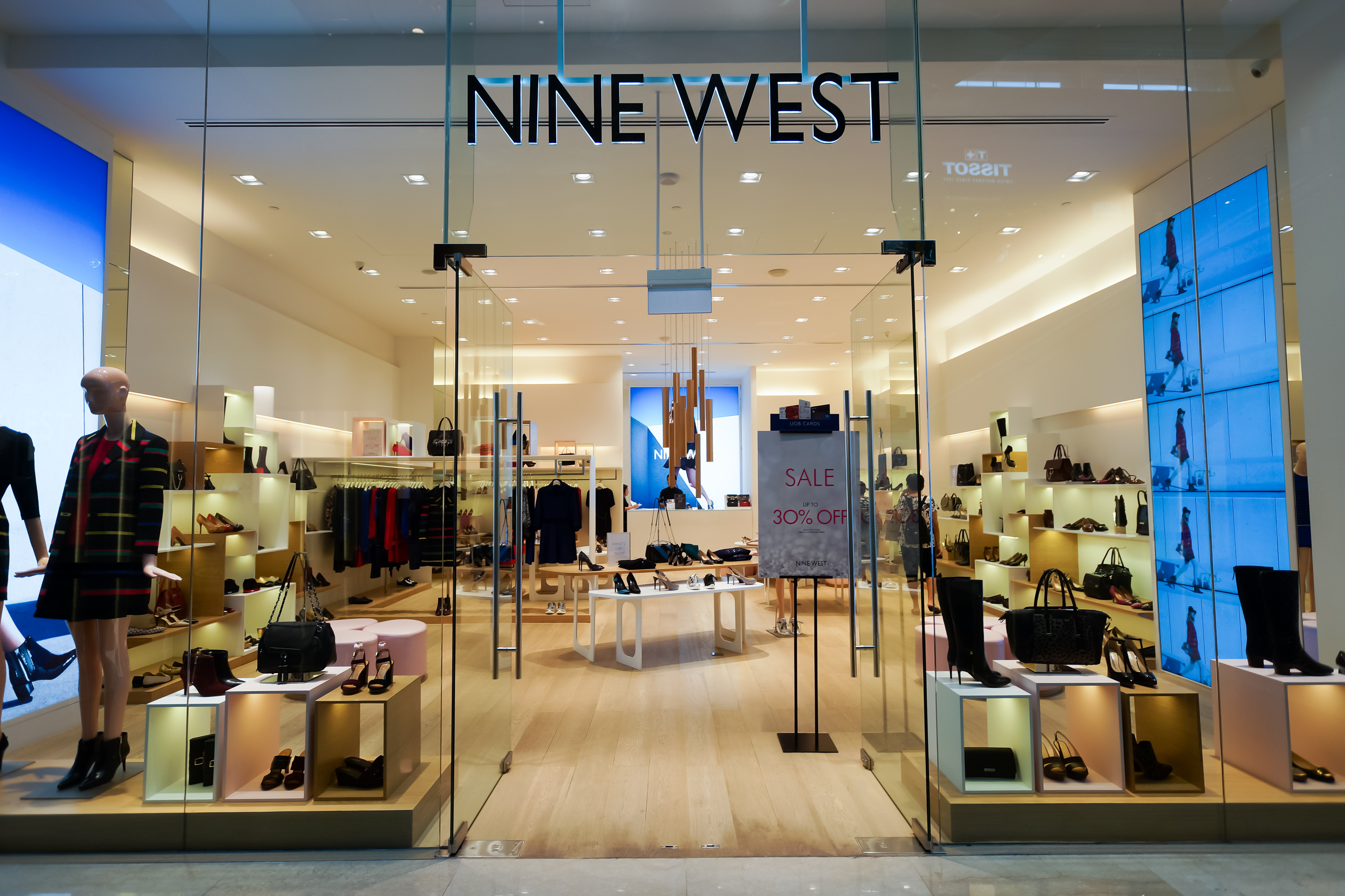 NINE WEST brand image