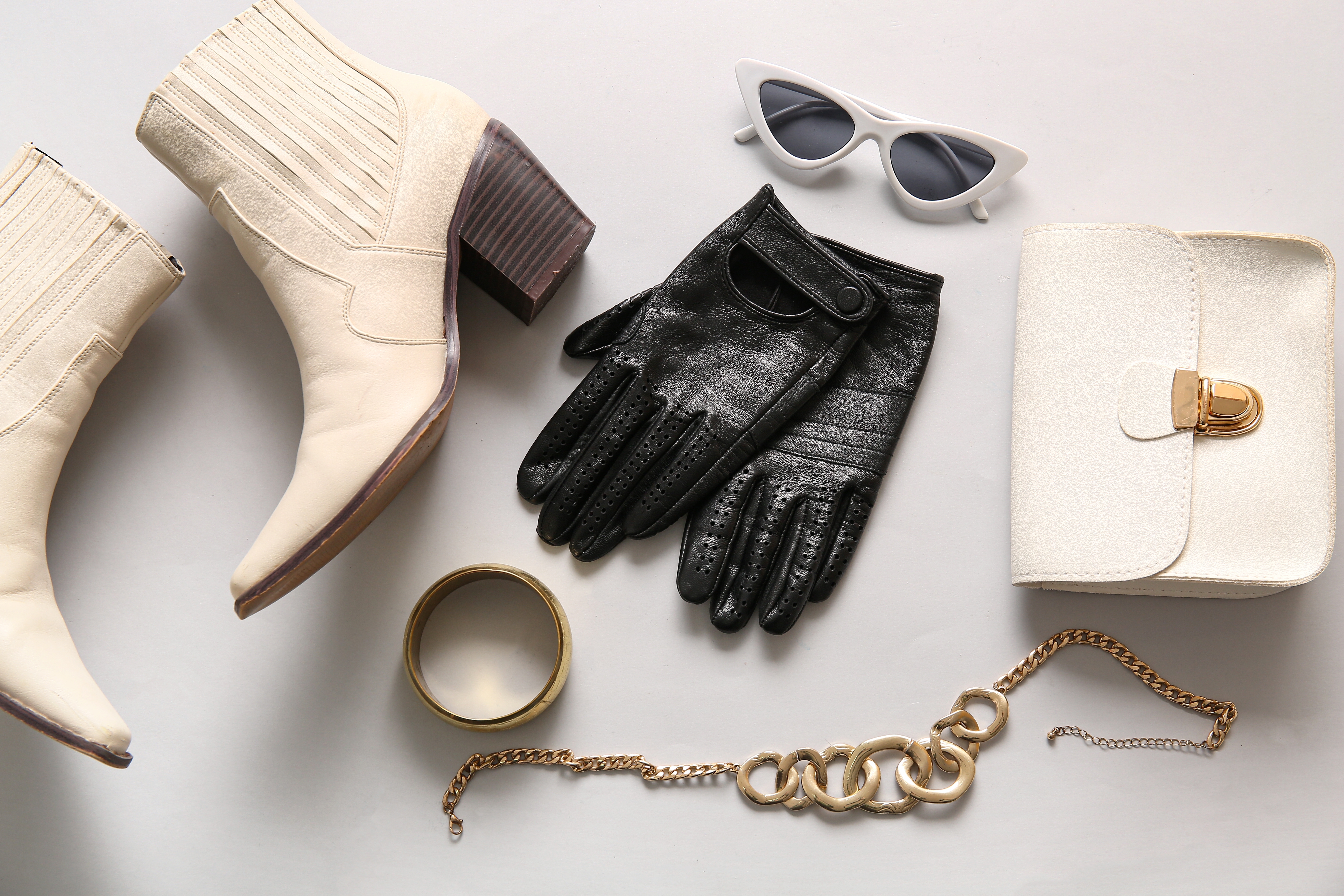 BONDS brand image