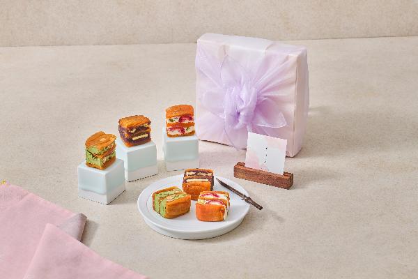 Handmade Persimmon Rice Cake Bar Gift Set (9pcs / Wrapped in Flower Cloth) product image