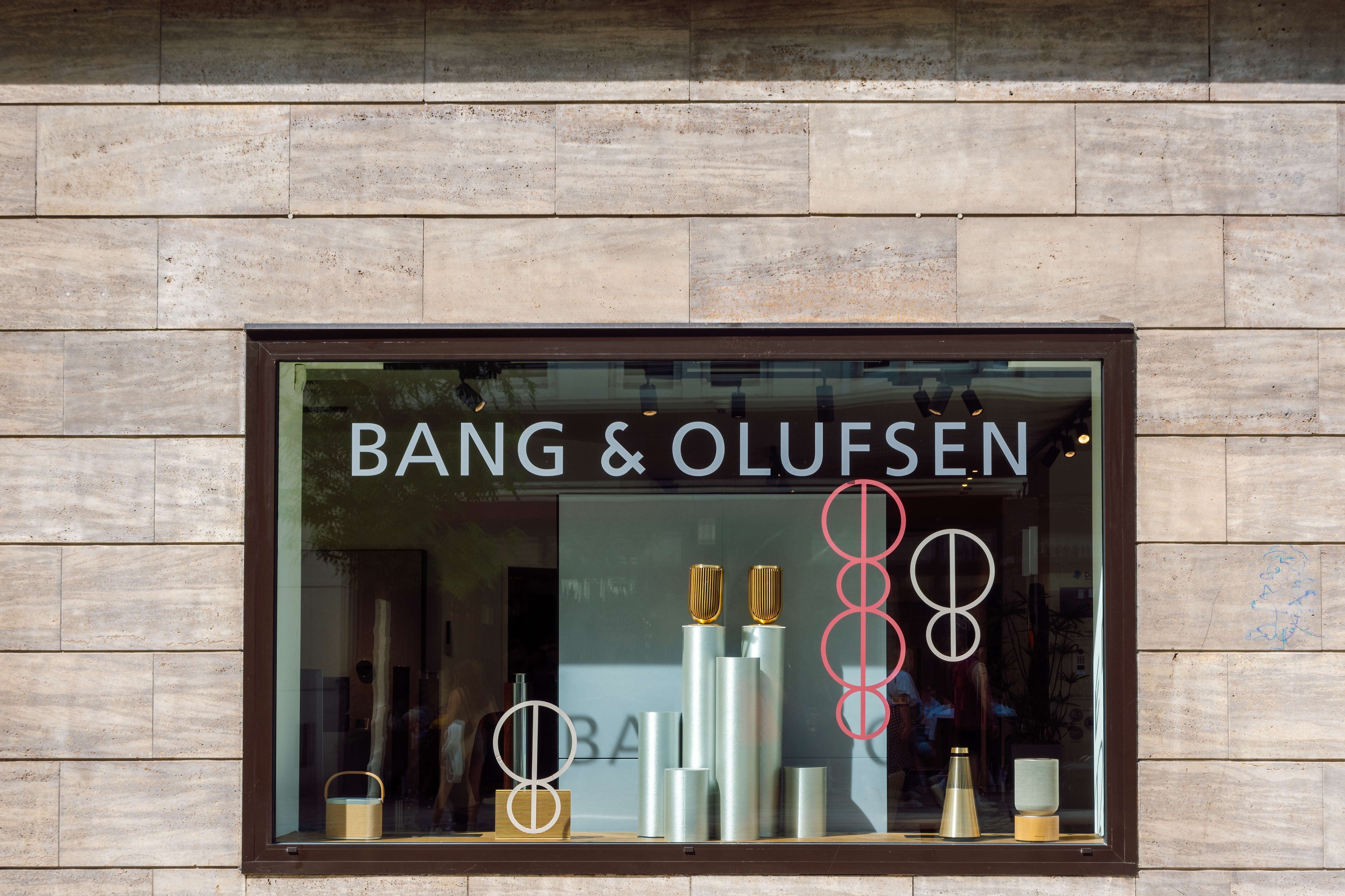 Bang & Olufsen brand image