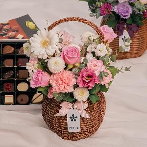 Seasonal Flower Basket + Kalluwi Chocolate (25 pcs) product image