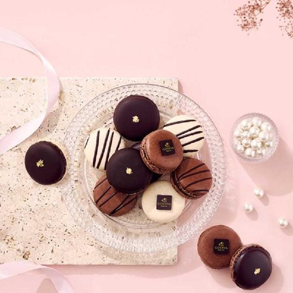 Chocolate Macaron Set product image