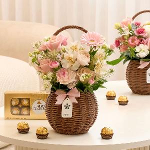 ホワイト＆ピンク 季節のフラワーバスケット＋フェレロ ロシェ 8個 item image