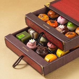 "With Complimentary Message Card" Premium Assorted Set product image