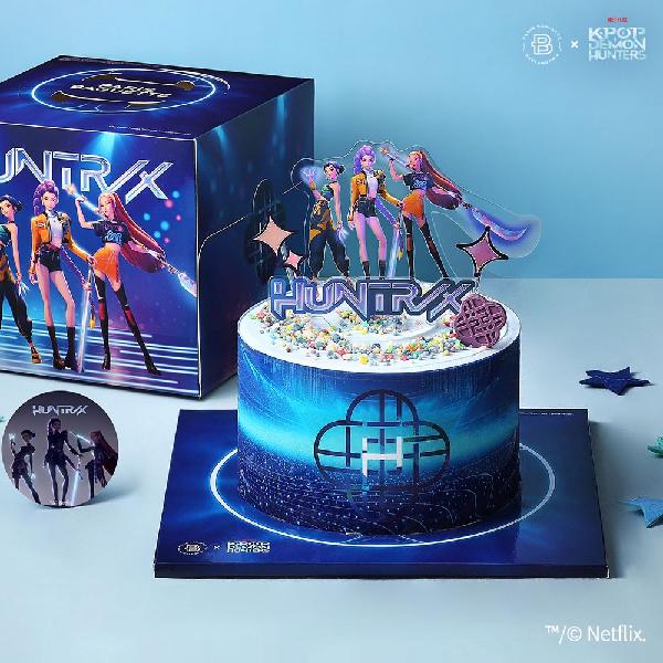 <K-Pop Demon Hunters> Collaboration, Huntrix Cake product image