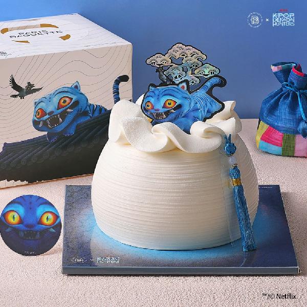 <K-Pop Demon Hunters> Collaboration, Duffy & Sussie Fortune Cake product image