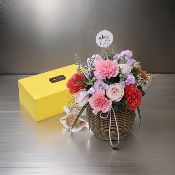 Devotion Carnation +Korean Wheat Yakgwa product image