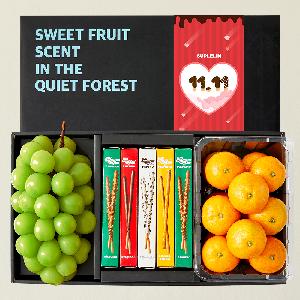 Premium Shine Muscat & Mandarin Orange (2 pcs) + Pepero Gift Set (5 pcs) product image