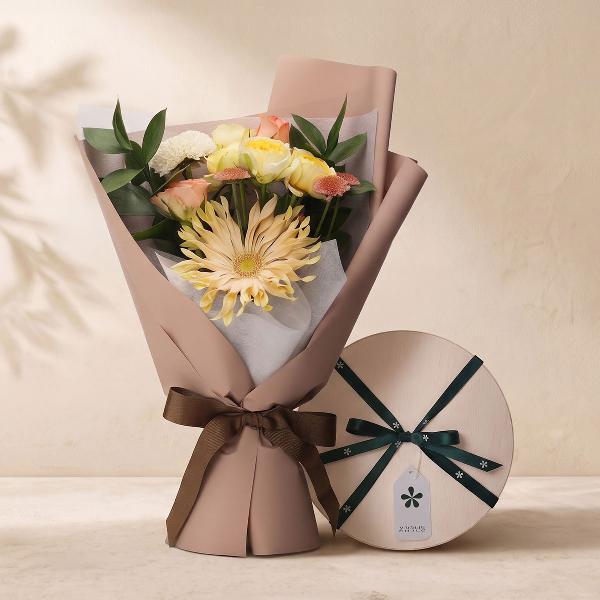 Diental Cheesecake and Flower Bouquet product image