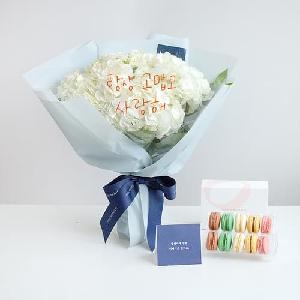 Summer Rain Lettering Bouquet & Macaron (10pcs) product image