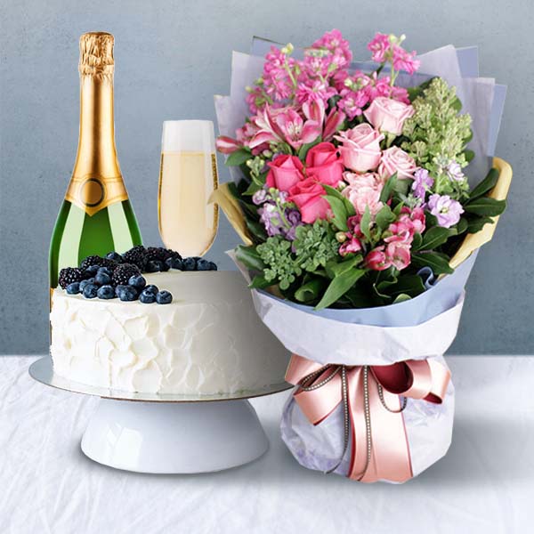 simple and classic chocolate cake with fresh flowers | Chocolate cake  decoration, Birthday cake chocolate, Birthday cake with flowers
