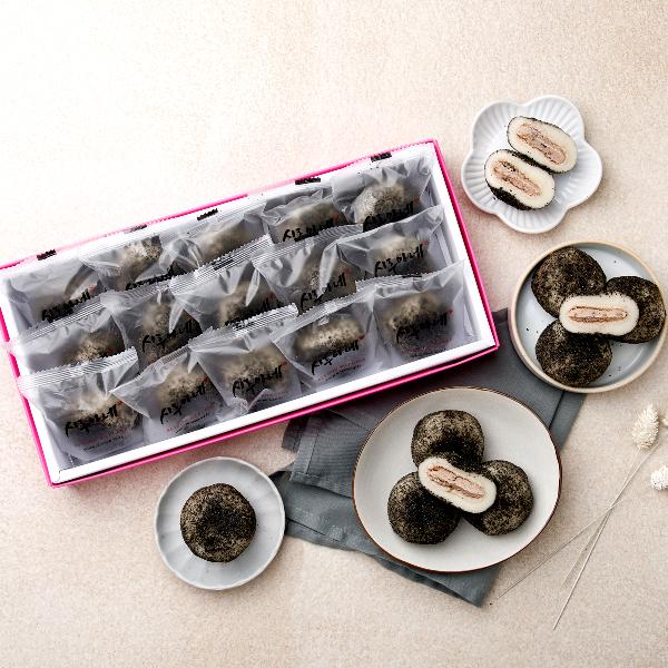 Sticky Rice Cake Covered with Black Sesame 60g 15pcs + Gift Wrap product image