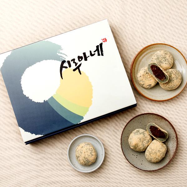 Mugwort Sticky Rice Cake with Red Bean Paste 60g 30pcs + Gift Wrap product image
