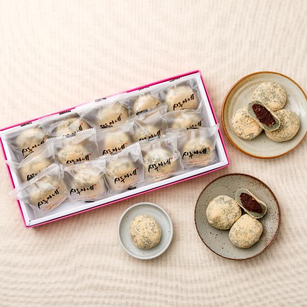 Mugwort Sticky Rice Cake with Red Bean Paste 60g 15pcs + Gift Wrap product image